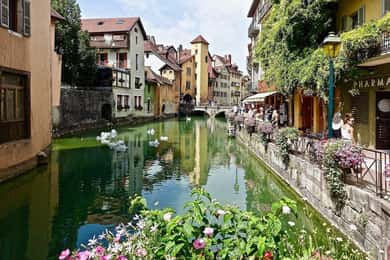 Annecy: Private Guided Tour - Discover "Venice of the Alps"