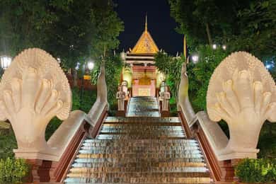 Phnom Penh: City Sights Evening Tour by Tuk Tuk