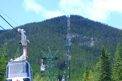 Banff: Gondola, Hot Springs, Bow Falls & Three Lakes tour