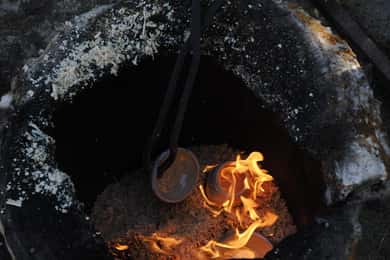 From Firing to Masterpiece: Discover Raku in Mazara