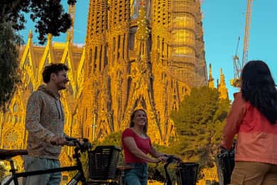 Barcelona przed tłumami: wycieczka rowerowa o wschodzie słońca