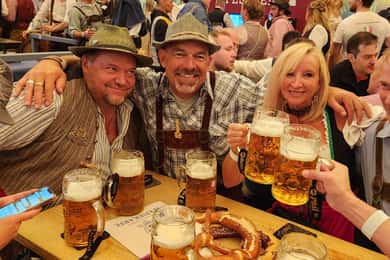 Munich: Oktoberfest Tour and Beerhall (Bierzelt) Reservation