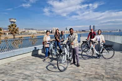 バルセロナ写真ハイライト 4時間小グループeBikeツアー