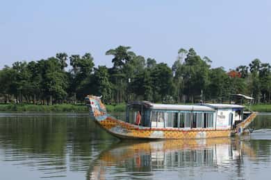 Hue Motorbike & Boat Tour: Countryside, Pagoda & Royal Tombs