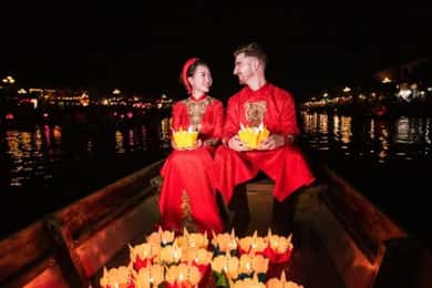Hoi An: Hoai River Boat Trip by Night with Release Lantern