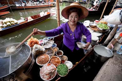 L'avventura del mercato galleggiante delle meraviglie di Bangkok