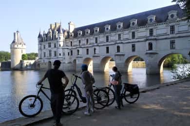 Chenonceau: passeio guiado de bicicleta elétrica e piquenique com vinho e queijos