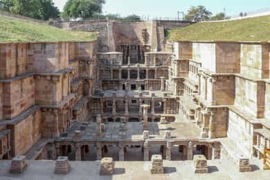 Desde Ahmedabad: Excursión Privada a Modera, Rani Ki Vav y Patan