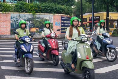 בוקר טוב סייגון עם אופנוע