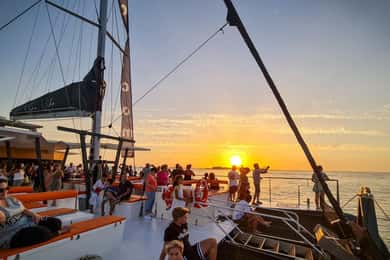 Cádiz: Crucero en Catamarán al Atardecer con Bebida