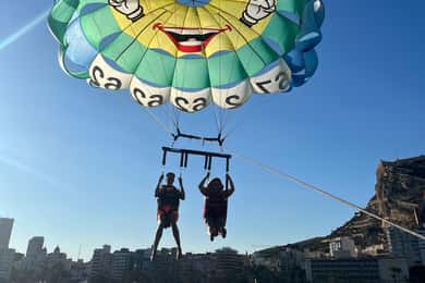 Alicante: Parasailing en boottocht