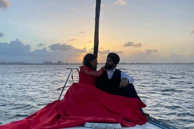 Tour privato in barca a vela al tramonto o nella baia con bevande e tapas gratuite