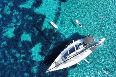 Von der Marina Skiathos: Tagestour mit Yacht und Mittagessen