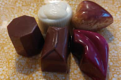 Bruges: Walking Tour with Hot Chocolate & Chocolate Tasting