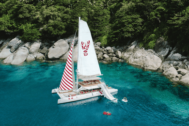 Phuket: Crociera in barca a vela con giro delle isole e festa di un giorno intero
