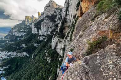 Montserrat: Wspinaczka skałkowa w magicznym otoczeniu.