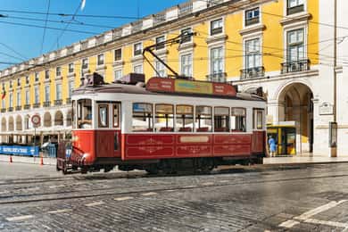 Lisboa: Bilhete de autocarro hop-on hop-off, elétrico e barco de 72/96 horas