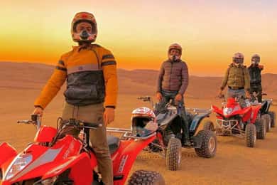 Marrakesch: Quadfahren bei Sonnenuntergang in Agafay mit Abendessen und Feuershow