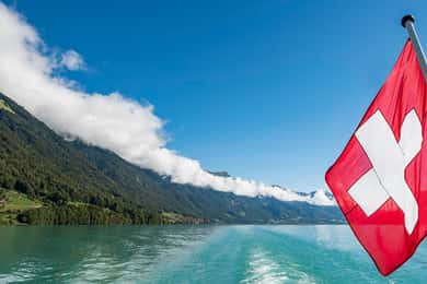 De Milão: Viagem de um dia a Interlaken e aos Alpes Suíços