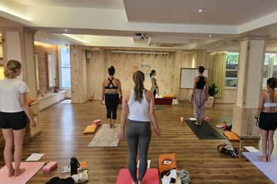 Katmandú: Curso de formación de profesores de yoga de 100 horas