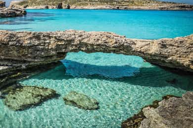 Comino & Gozo: Blue & Crystal Lagoons Cruise with Sea Caves