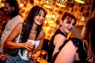Budapest: Ruin Bar Pub Crawl con biglietti d'ingresso