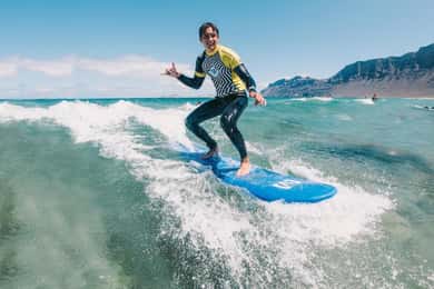 Lanzarote: 2 or 4 Hour Surf Lessons in Famara