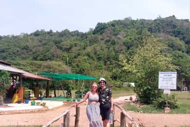 Kampot : Visite d'une ferme de poivre, d'un champ de sel, d'une grotte et d'un lac secret