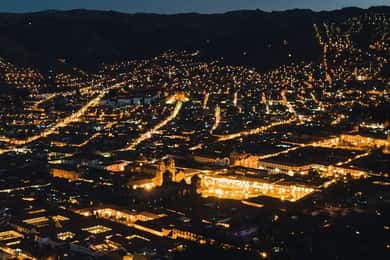 Cusco: Excursão panorâmica noturna de ônibus com visita a uma boate