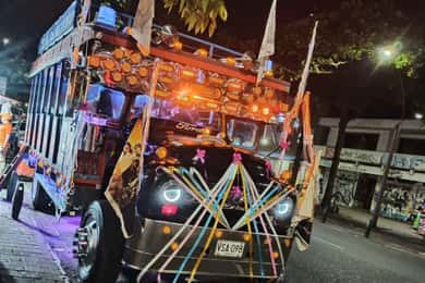 Medellín: Chiva Rumbera with tour guide, Las Palmas Viewpoint, Provenza, and Calle 33