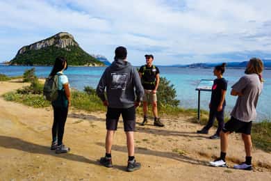 Golfo Aranci: Guided panoramic hike with aperitif and photos