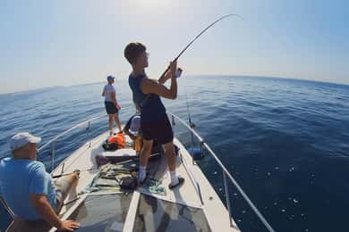 Fuengirola: excursie de pescuit la fund cu băuturi și echipament