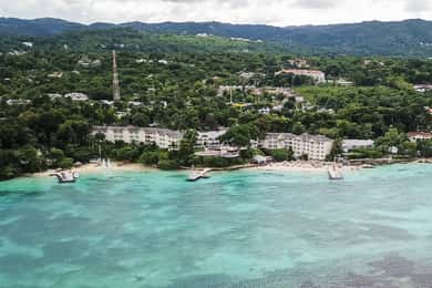 De Ocho Rios: Transfer partilhado de ida para Kingston