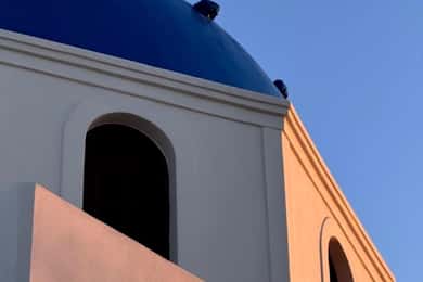 Santorini: Private Tour of the Famous Blue Domes and Caldera