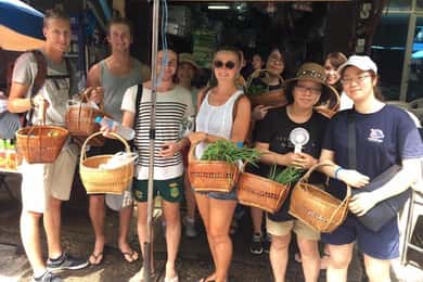 Sukhumvit: Corso di cucina tailandese e tour del mercato a BKK