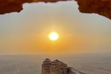 Riyadh: 4x4 Trip to the Edge of the World at Sunset