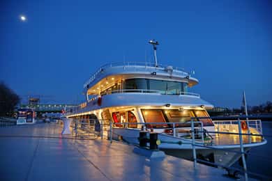 Bratislava: Kreuzfahrt mit Abendessen auf den Wellen der Donau