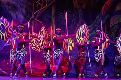 Nairobi: Dinner and Catwalk Dancing Show with Hotel Pickup
