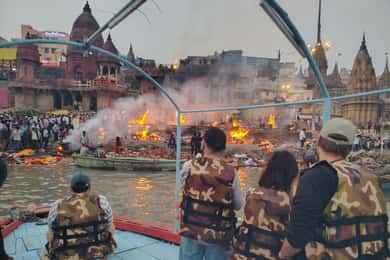 Tour al capvespre a Varanasi amb Ganga Aarti i passeig amb vaixell gratuït