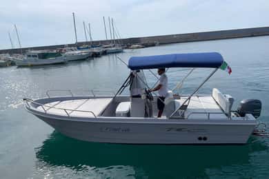 Isola d'Ischia: tour privato di un giorno in barca sul Conero 6,6m