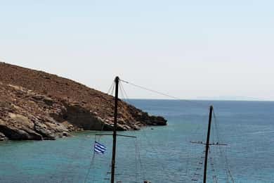 The round of Syros! Daily cruises with bbq and swimming !