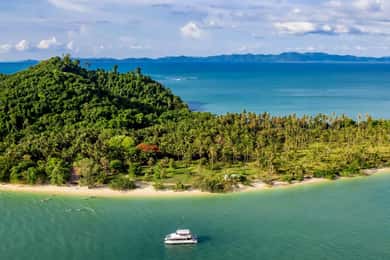 Khao Lak: veloce gita in catamarano a motore verso l'isola di James Bond