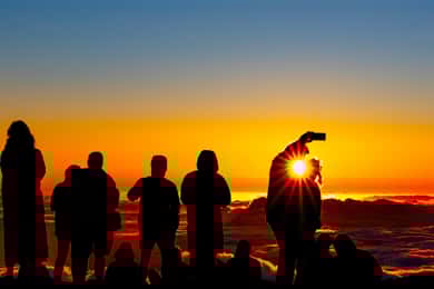 Maui: Haleakala Sunset and Stargazing Tour with Dinner