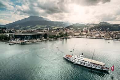 Desde Zúrich: Excursión de un día a Lucerna con crucero opcional en yate