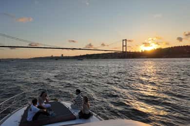 Istanbul: Yacht Tour i liten grupp med obegränsat vin