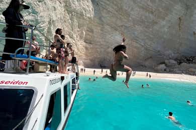 Zakynthos: Glass-Bottom Boat to Navagio, Caves & White Beach