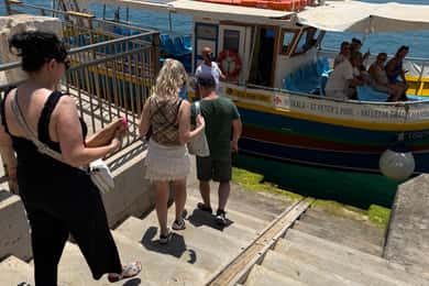 Marsaskala: Valletta Boat Transfer with Coffee