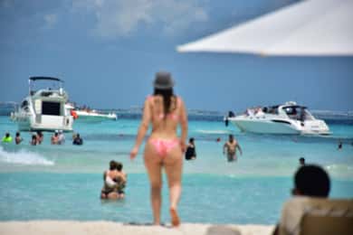Croisière en catamaran sur l'île de Sail Isla Mujeres avec plongée en apnée et open bar