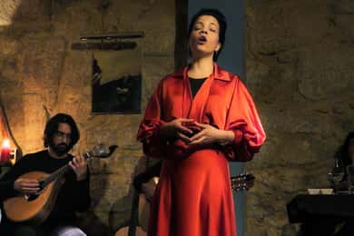 Porto: Jantar com espetáculo de fado e tour noturno com tudo incluído