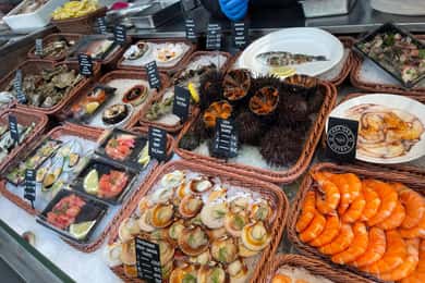 Porto: Bolhão Market Food Tour with Rooftop Bar Visit